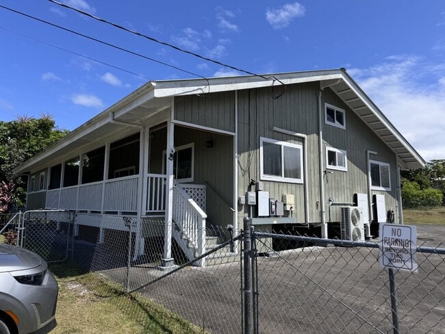Building Photo - Available Now! Spacious 3bd/2ba Home in HPP Unit A -Main
