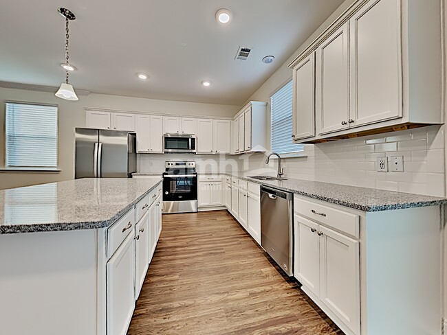 Photo - 315 Lakeside Blvd