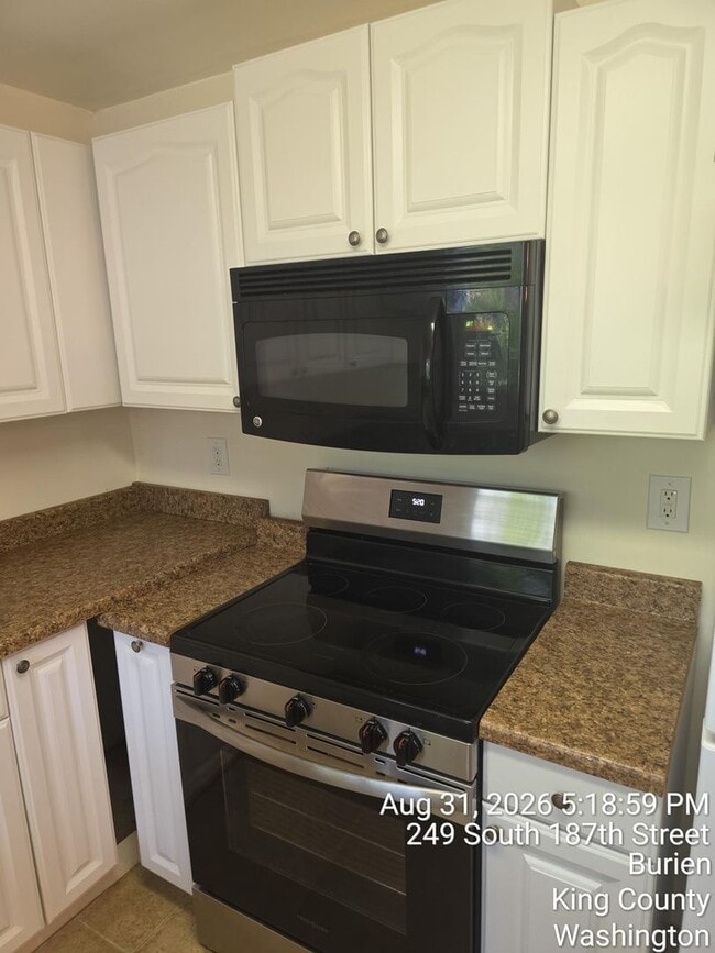 Photo - 249 S 187th St