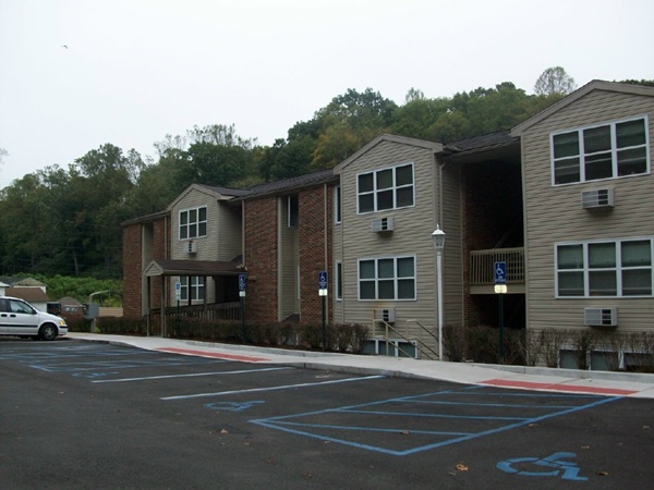 Colonial Park - Colonial Park Apartments