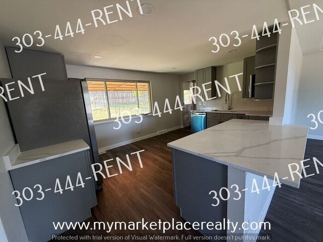 Charming Lakewood Home - 4 Bedrooms & 2 Bathrooms