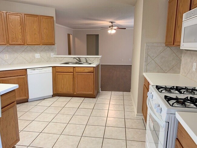 Photo - 2747 Lofty Elm St