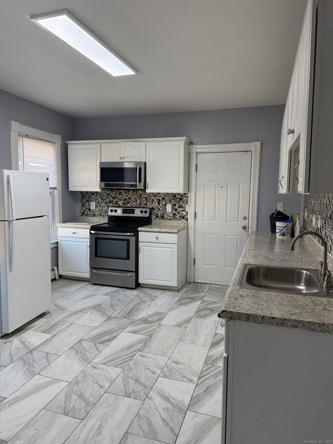 Building Photo - 352 Vine St Unit 2nd Floor