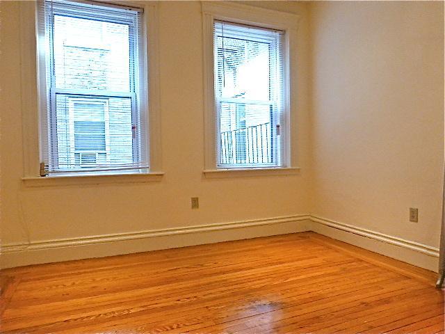 Building Photo - 109 Queensberry St Unit 8