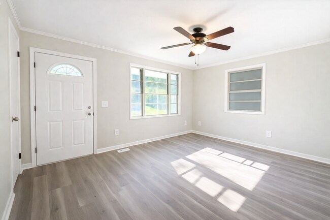 Photo - 547 Holly Dr