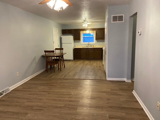 Building Photo - 724 9th St Unit 724