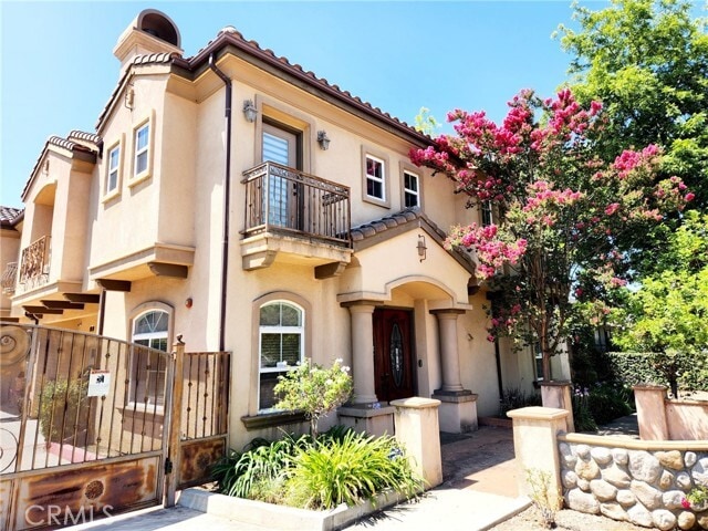1016 W Huntington Dr