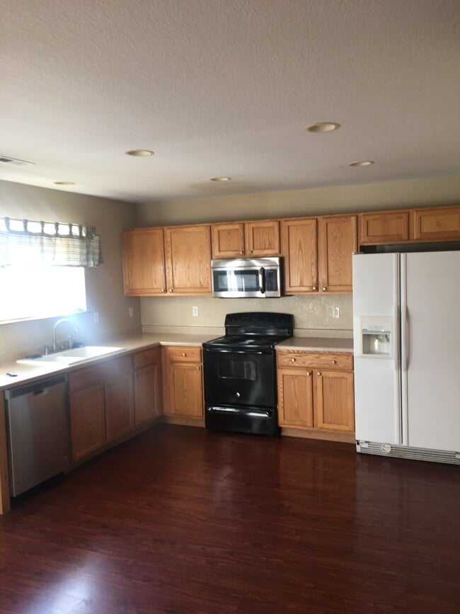 Photo - 1385 waxwing ave