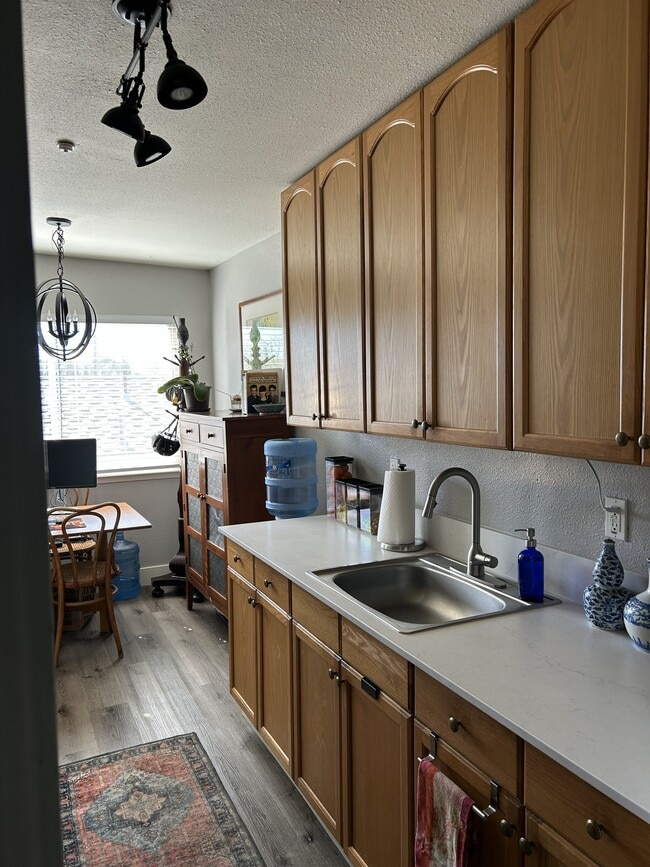 kitchen - 17709 Sunset Way Unit 3