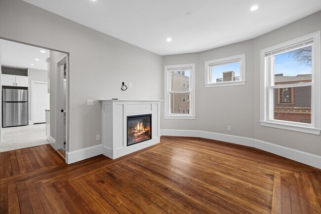 Photo - 921-923-923 E Broadway Unit 2