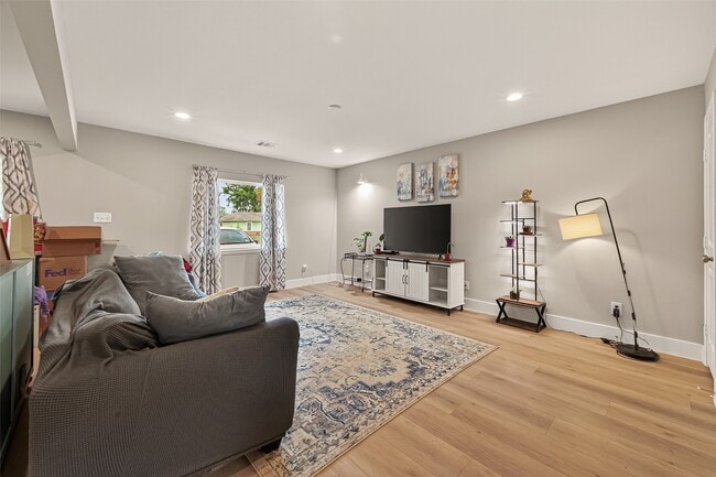 Photo - 802 Nashua St House