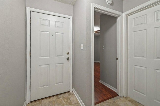 Photo - 3001 Oak Park Ct