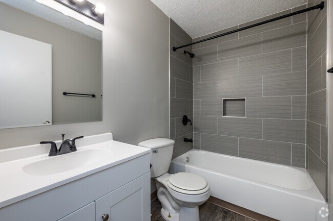 2BR, 1BA - Reno/1,044SF - Bathroom