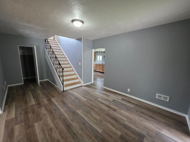 Photo - Large Single Family House Available Now 3 to 4 Beds 1.5 Bath over 2000 SQ FT