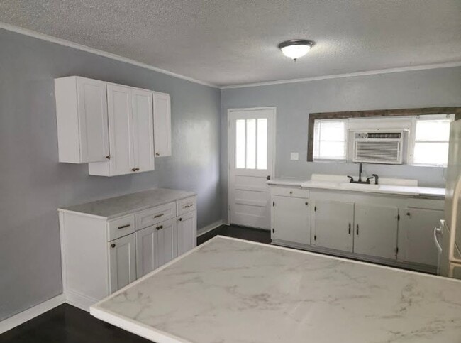 Photo - 1326 Barry St Unit 2