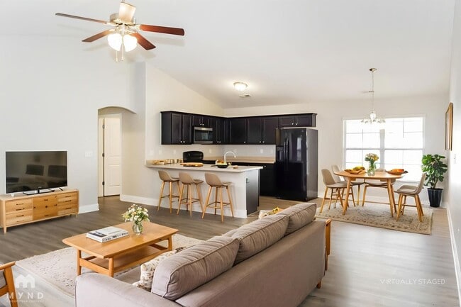 Photo - 201 Bermuda Lakes Dr