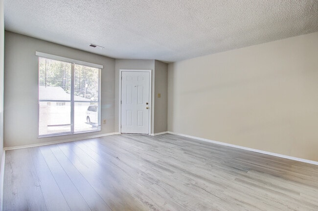 Lamplighter Apartments - Lamplighter Apartments