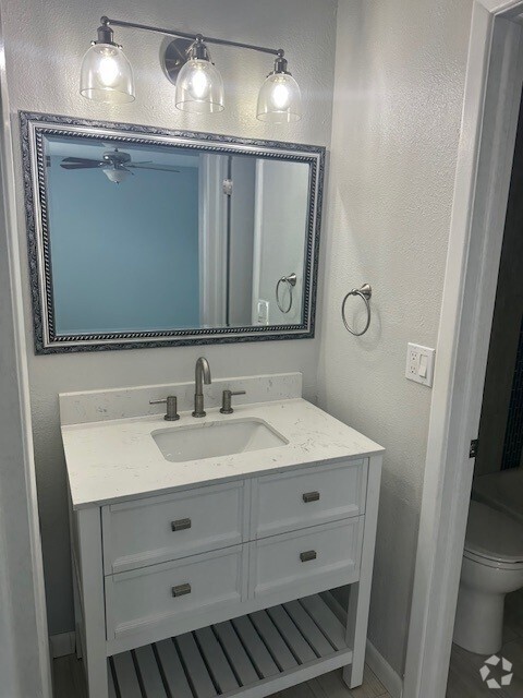 Building Photo - 1799 N Highland Ave Unit #132 Rental