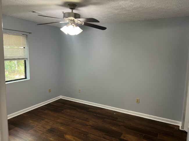 Photo - 1240 Shalom Dr