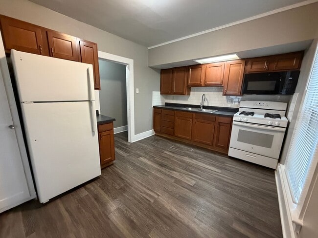 Photo - 1211 W Packard Ave Unit Apt B