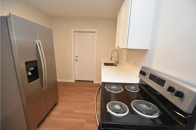 Kitchen - 1420 Union Ave Unit #2