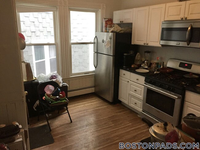80 Hillside St Unit 3