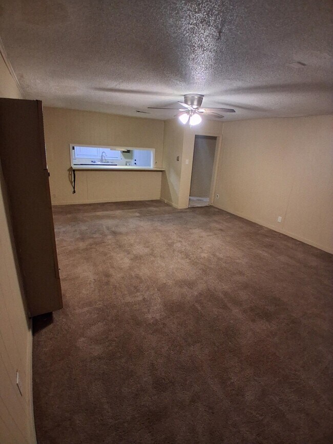 Photo - 2435 Silver St