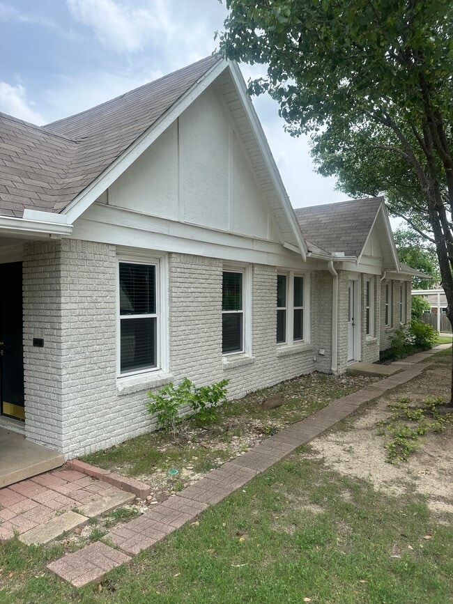 Photo - 3819 Crestline Rd