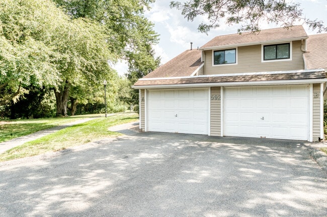 Photo - 592 Mountain Rd Unit APT A