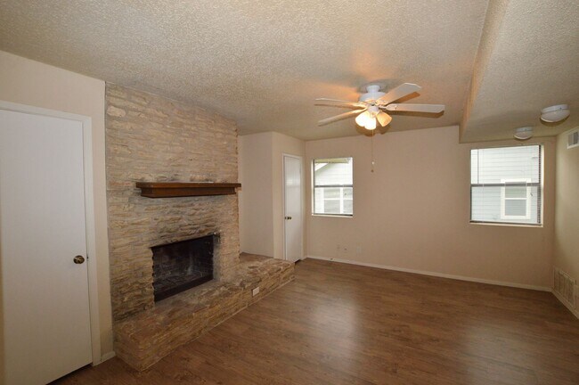 Photo - 9023 Sawtooth Ln Unidad A