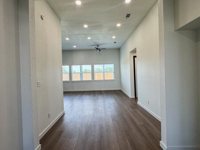 Photo - 180 Zion Rd