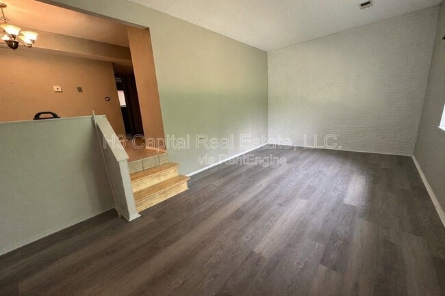 Photo - 103 Woodhenge Dr Unit 103C