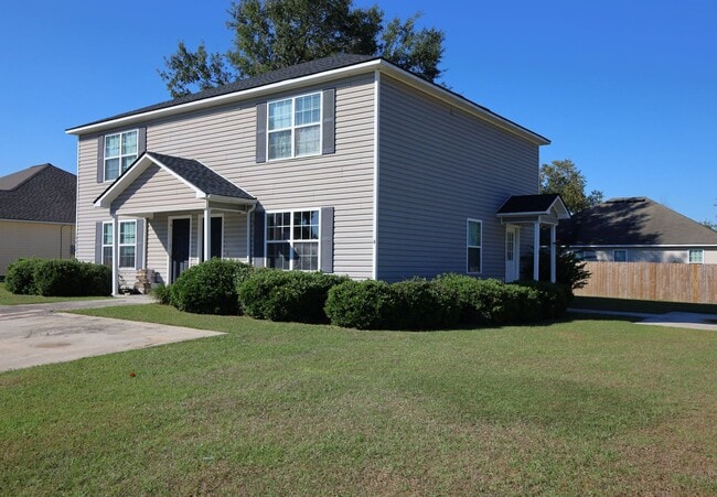 Building Photo - 1801 Chestnut Dr