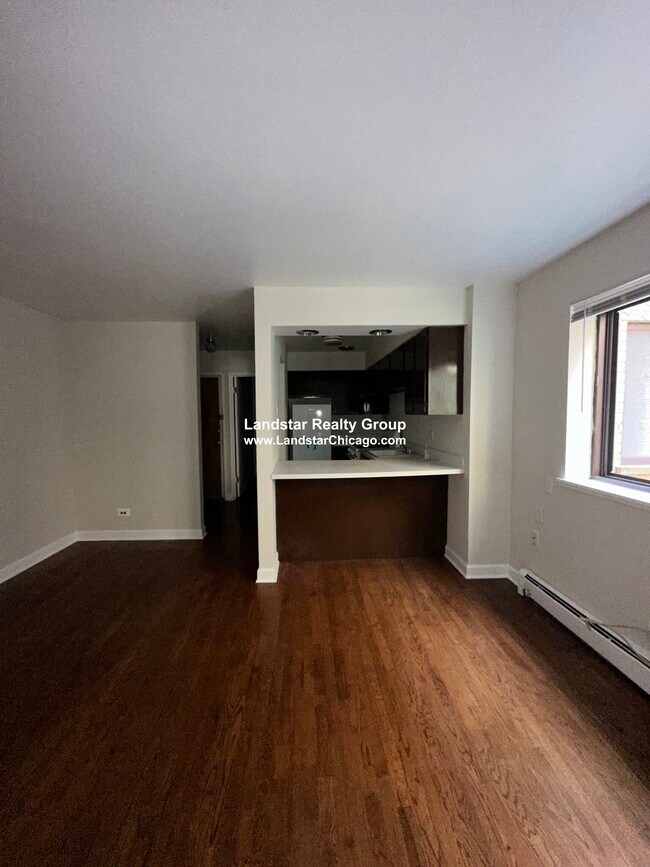 Photo - 5917 N Kenmore Ave Unidad 327