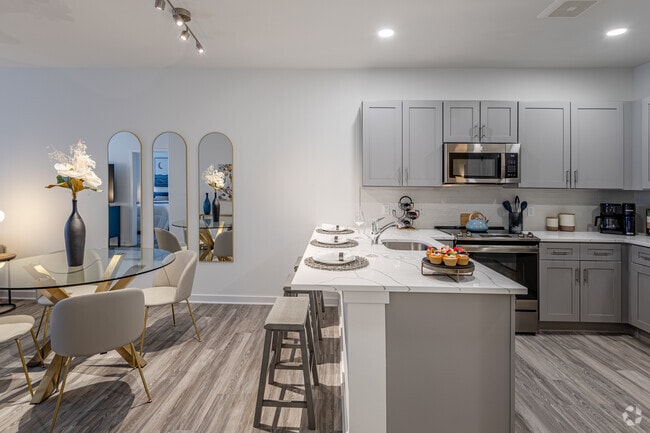 1BR, 1BA + Den - 690SF - Kitchen/Dining Room