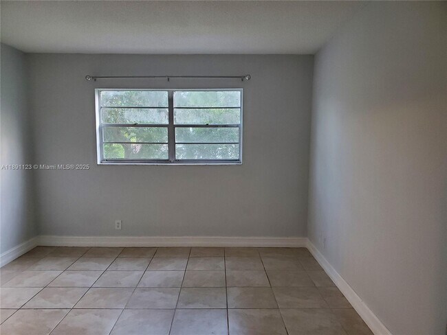 Photo - 1300 Moffett St Unidad 203