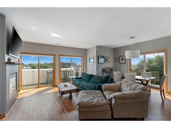 Building Photo - 3000 Raleigh Ave Unit 407