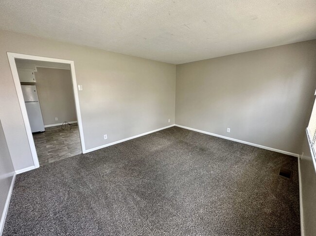 Photo - 3 Bedroom Home For Rent Over The River!