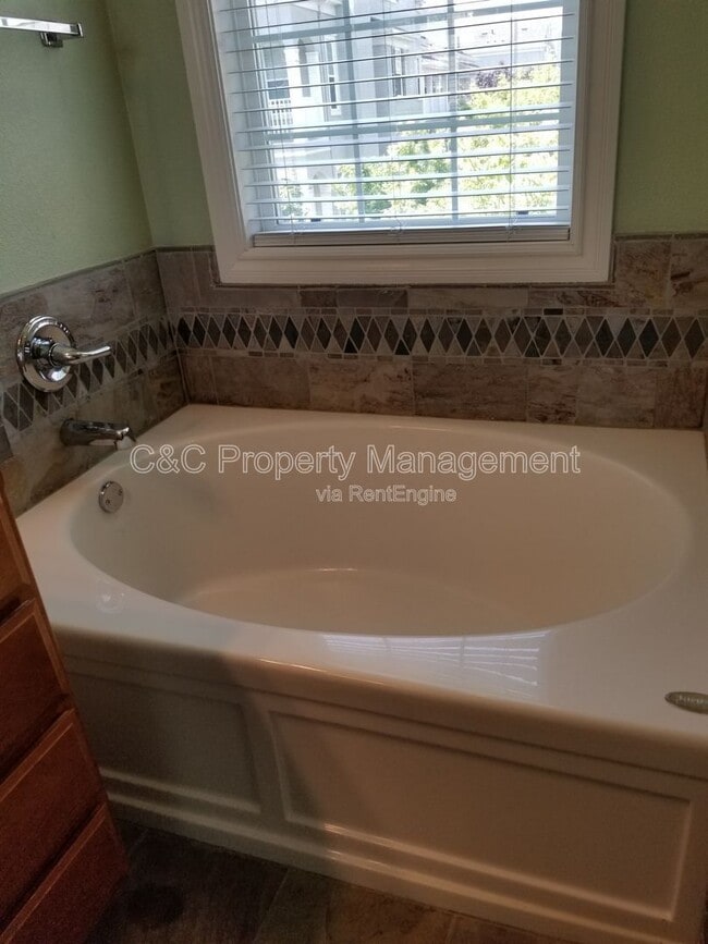 Photo - 3687 Whitworth Dr