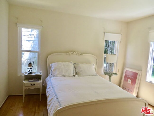 Photo - 811 Linda Flora Dr