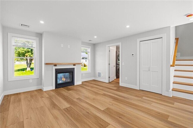 Photo - 51 Pine St