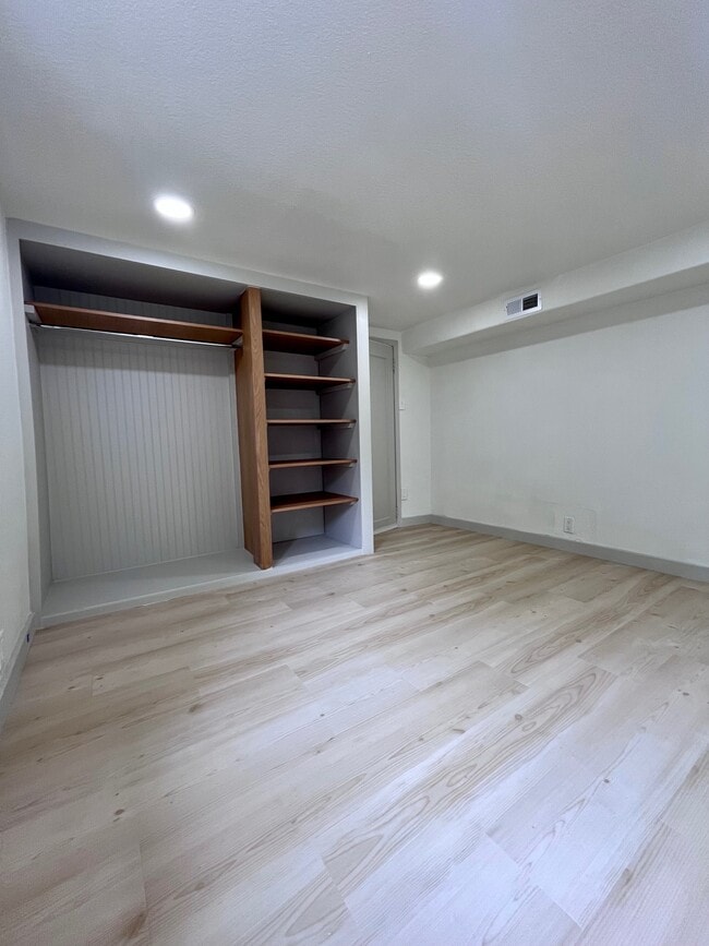 Large Closet - 3909 Hayes Ave Unit B