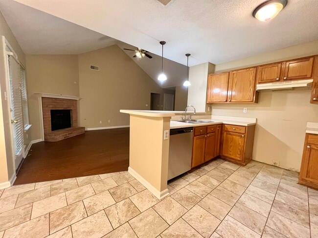 Photo - 951 Scofield Dr