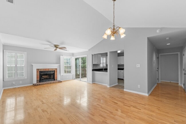 Building Photo - CONVENIENT AND AFFORDABLE Unit #8 Rental