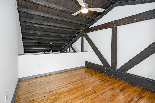 Photo - Loft Style One Bedroom with Washer & Dryer Unit 6204