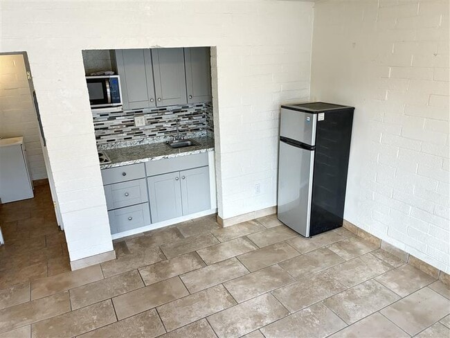 Building Photo - 1643 S State St Rental