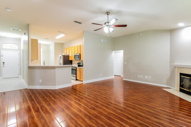 Photo - 717 S Lake Cunningham Ave