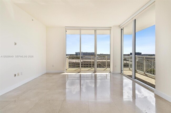 Photo - 19501 W Country Club Dr Unidad 1009
