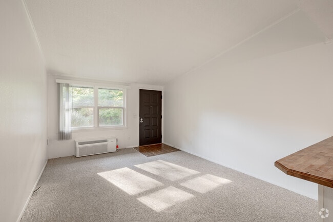 1BR, 1BA - 564SF - Living Room