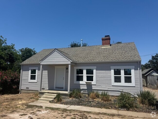 Building Photo - Charming 3-bedroom, 1-bath home featuring ...